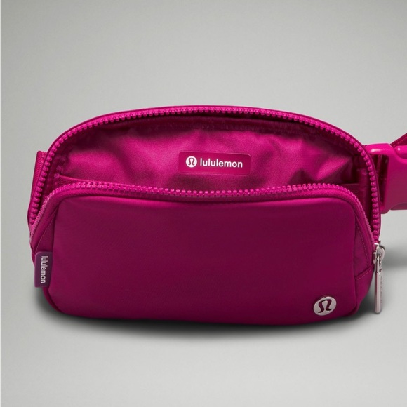 NEW Lululemon Everywhere Belt Bag in Wild Berry - Picture 2 of 6